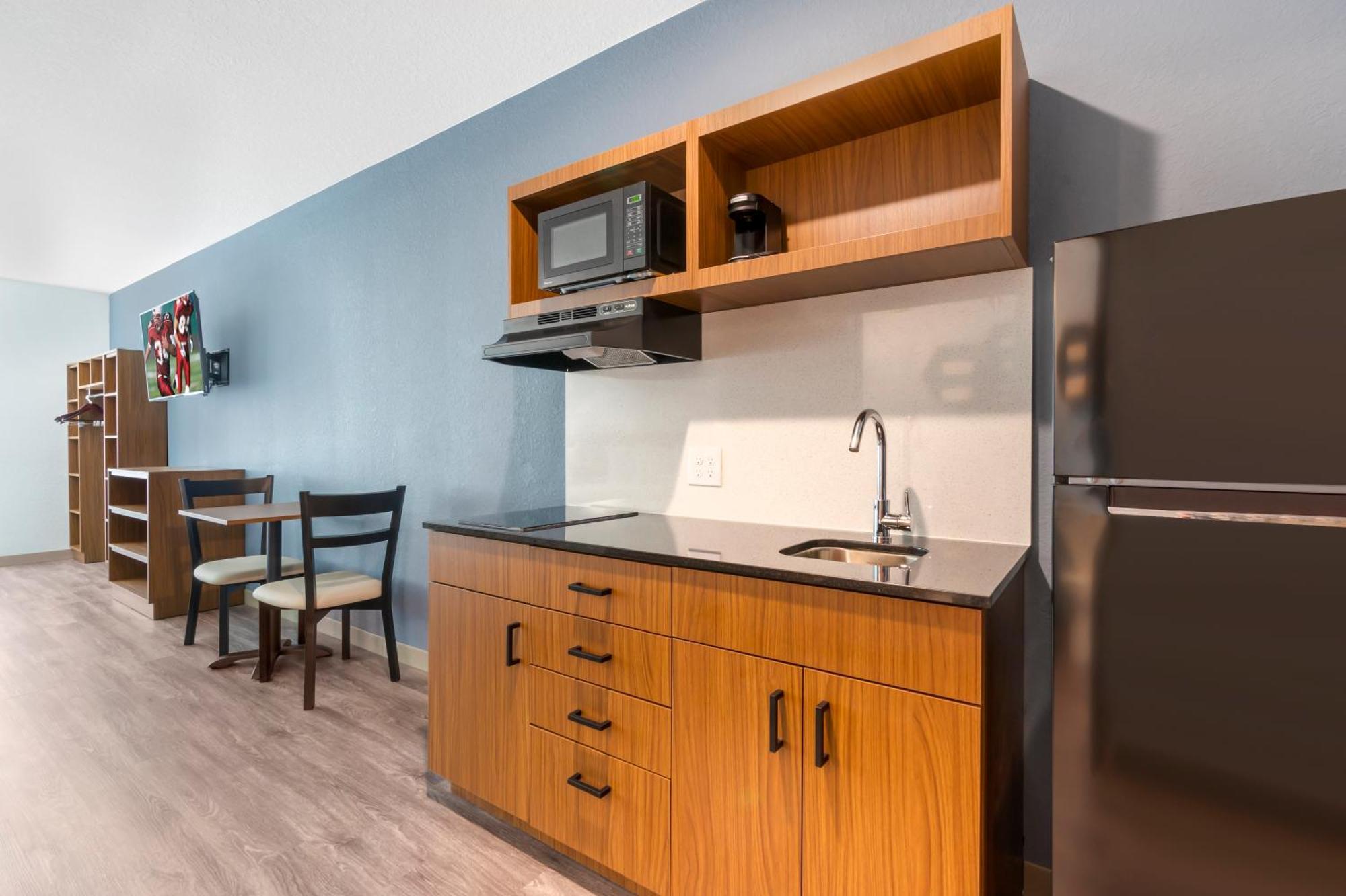 Hometowne Studios By Red Roof Tampa - Airport West Chase Esterno foto